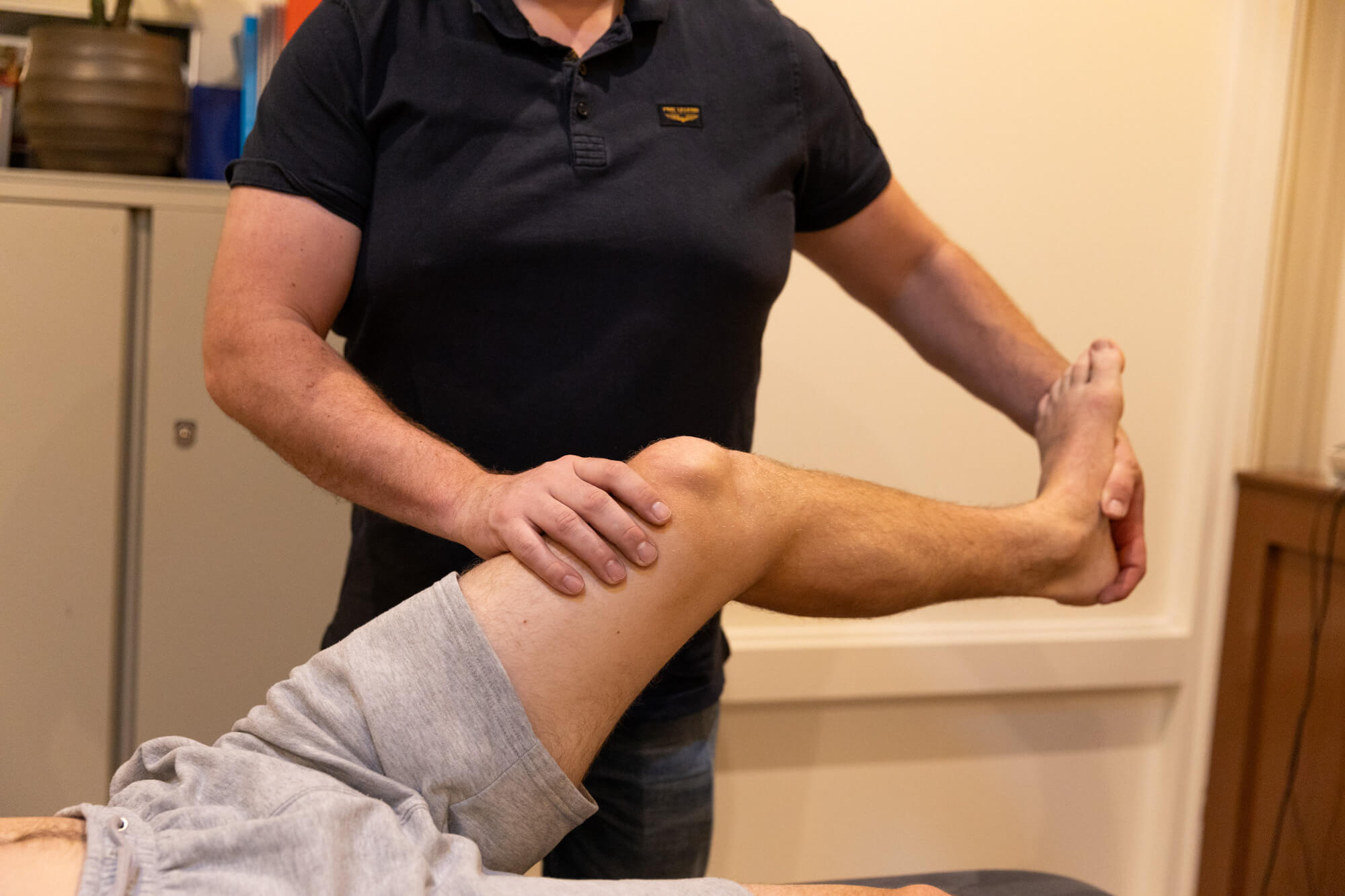 Knieklachten behandeling been strekken